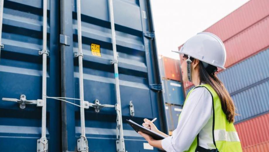 İrəndən Azərbaycana yük göndərmək